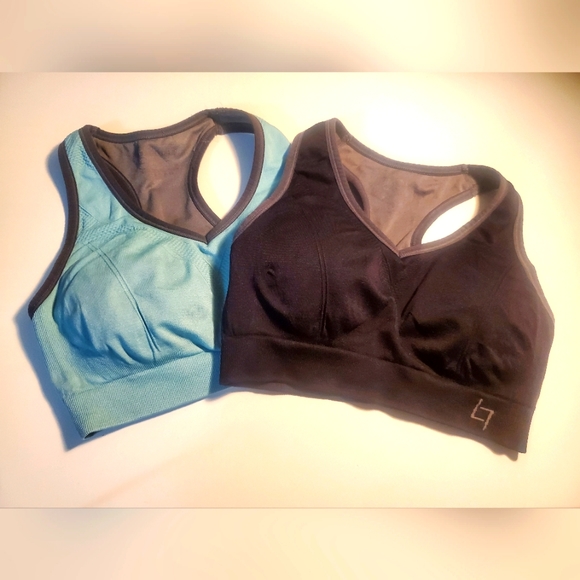 Set of 2 Essentials sports bras - Picture 1 of 3
